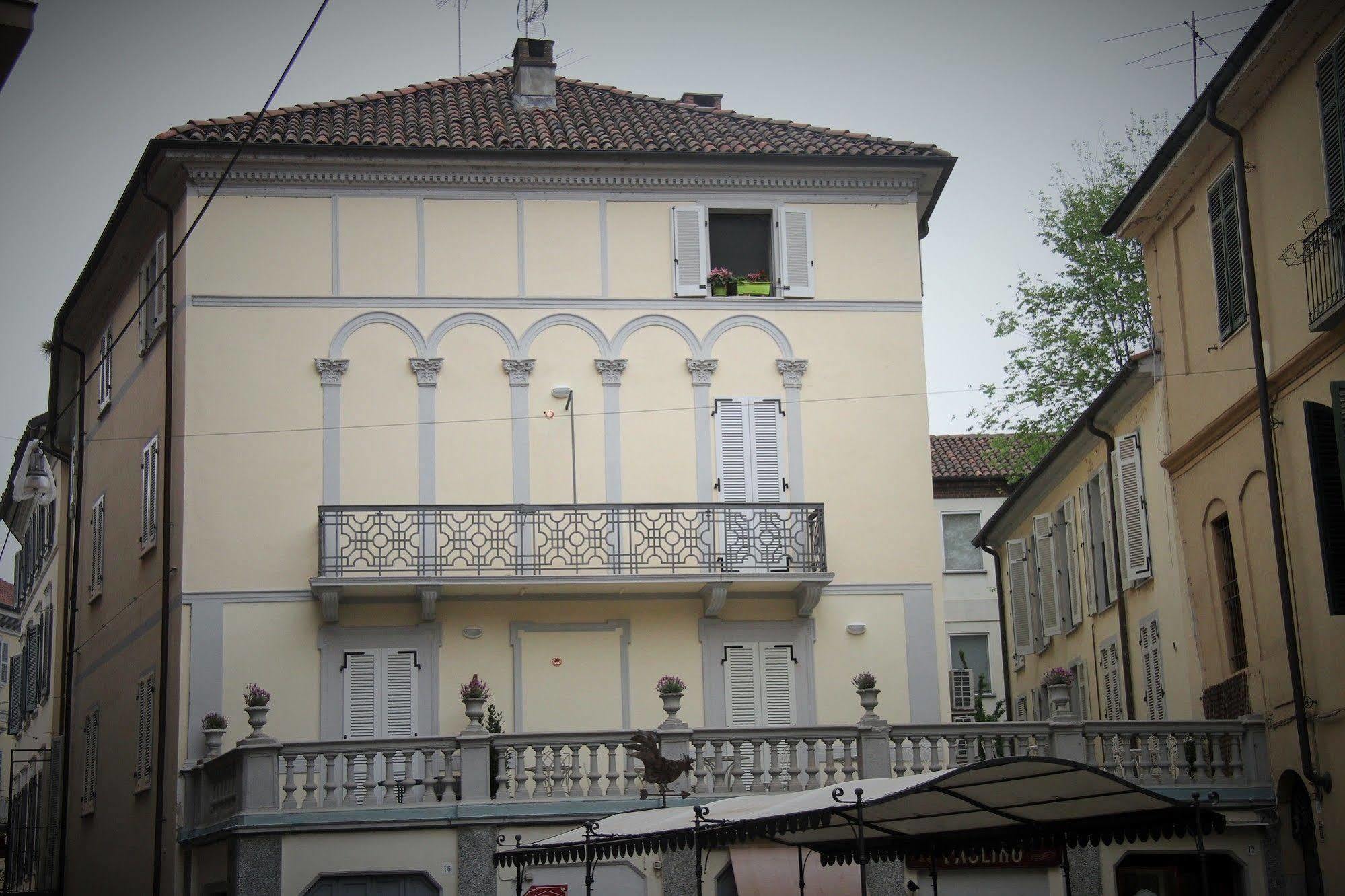 La Terrazza Vercelli Bed & Charme Exterior foto